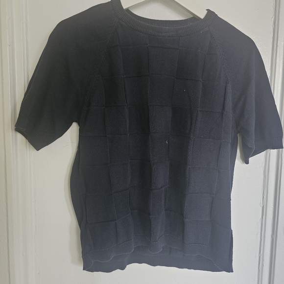 Multiple sweaters - Picture 5 of 6